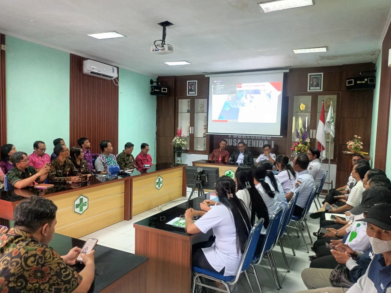 Kunjungan Kaji Banding Pemerintah Kabupaten Tabanan ke Puskesmas Nusa Penida I dalam Rangka Pembangunan Zona Integritas