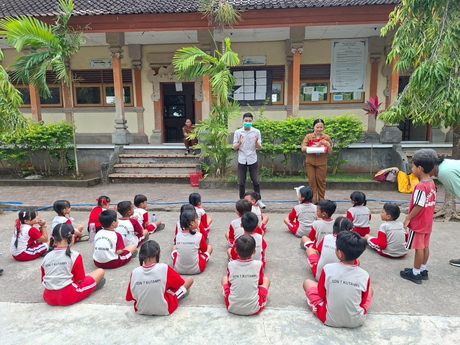Puskesmas Nusa Penida I Laksanakan Cek Kesehatan Gratis (CKG) dan Kampanye Hidup Sehat di Sejumlah Sekolah Dasar